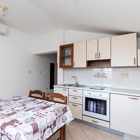Apartment Mirjana V Lopar
