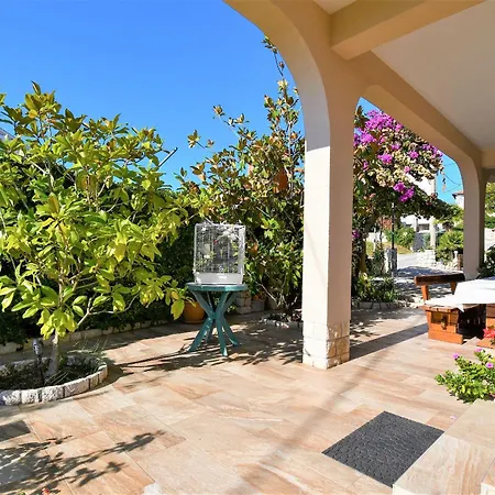 Mirjana V Lejlighed Lopar